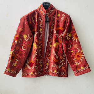 Chaqueta Bomber Reversible de Invierno de Algodón Suzani Hecha a Mano en India, con Patrón Floral Bordado a Mano, Cuello Alto Regular, Unisex - Product Image 1