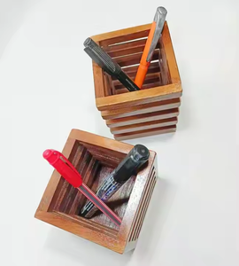 Nouveau porte-stylos décoratif en bois avec design à joint carré, économique et élégant par crescent crafts - Product Image 4