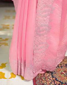 Sari en satin de créateur avec broderie à fils épais et pièce de blouse - Product Image 3