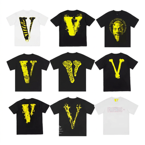 Camiseta de Manga Corta para Hombre con Estampado de Letra V, Estilo Urbano, Corte Regular, Jersey de Algodón, Cuello Redondo, Diseño en Blanco y Negro - Product Image 4