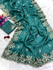 Designer C Pallu Seide Saree mit Pailletten-Stickerei und Cut-Work-Spitze, inklusive ungenähtem Seiden-Blusenteil mit Pailletten-Stickerei - Product Image 6