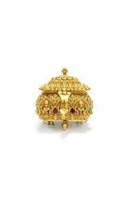 Flûte de Lord Krishna plaquée or, boîte à sindoor en forme de plume de paon, et boîte à kumkum en laiton artisanal avec pierre - Product Image 1