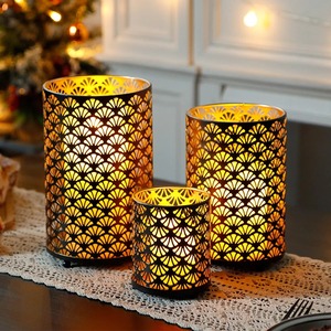 Lot de 3 bougeoirs en métal doré de luxe, supports décoratifs modernes pour bougies, pour la décoration intérieure à prix avantageux - Product Image 2