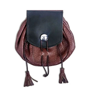 Pochette Sporran Traditionnelle Écossaise en Similicuir Marron Fait Main pour Kilt Masculin avec Sangle à Chaîne Réglable - Product Image 1