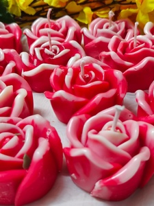 Bougie parfumée à la rose en cire de soja faite à la main, écologique, non toxique, longue durée, pour les fêtes, Diwali, décoration de la maison, cadeau, vente en gros, faible MOQ - Product Image 1