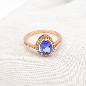 พร้อมจัดส่งแหวนแทนซาไนต์ทรงลูกแพร์ขนาด 8x6 มม. แบบคลาสสิก ทองคำขาว 14k ประดับเพชรทรงรัศมี ได้รับการรับรองจาก IGI ขนาด US-7 - Product Image 2