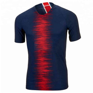 Camiseta de fútbol americano de manga corta con cuello en V para niño – Camiseta de secado rápido con degradado azul marino y rojo - Product Image 5
