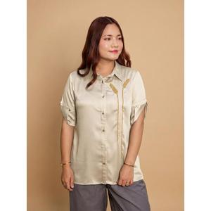 เสื้อเชิ้ตผู้หญิงลำลองผ้าคอตตอนผสม เนื้อผ้าระบายอากาศดี ดีไซน์ปกเสื้อทันสมัย ซื้อจากผู้ผลิต มีจำหน่ายในปริมาณมาก - Product Image 1