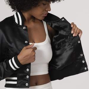 Veste en satin pour femme de haute qualité, veste varsity légère, 100% soie, respirante, nouveau design, veste en satin à prix bas et MOQ faible - Product Image 3