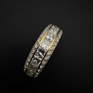 Anillo de Eternidad de Oro Amarillo de 14K con Diamantes Cultivados en Laboratorio de Corte Princesa de 8.20CTW, Certificado IGI, Anillo de Boda de Tres Hileras - Product Image 5