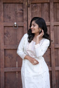 ชุดคุर्ติและกางเกงผ้าฝ้ายแคมบริคผสมไมโครซิลค์ 2 ชิ้น ยี่ห้อ FATEMA FASHION สำหรับผู้หญิง ทรงปกติ แห้งเร็ว เหมาะสำหรับใส่ลำลองหรือไปงานปาร์ตี้ - Product Image 4