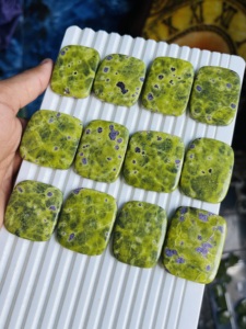 Oferta Especial: Gemas Sueltas de Atlantisita 100% Natural en Cabujón, de Tamaños y Formas Variadas, Precio al por Mayor para Joyería - Product Image 4