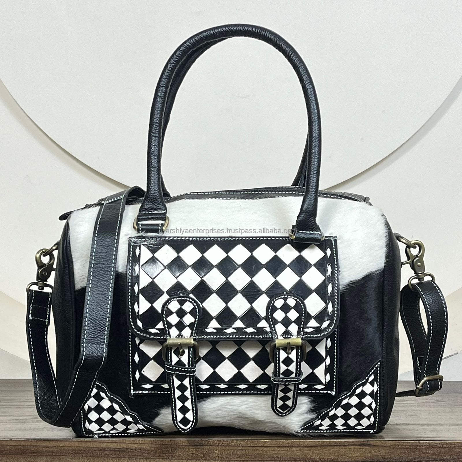 À carreaux noirs et blancs