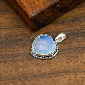 Colgante de ópalo lechoso en plata de ley 925, hecho a mano, diseño moderno, colgante de plata, joyería natural, regalo para San Valentín - Product Image 2