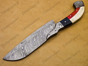 Couteau de chasse et de survie artisanal en acier Damas forgé, lame fixe, avec manche en bois de qualité supérieure. - Product Image 4