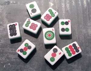 แผ่นไพ่นกกระจอกเรซิ่นหล่อทำมือ สีเขียว ม่วง เบจ ลายวงกลม ลายดอกไม้ งานศิลปะสะสม งานฝีมือ B H CRAFTS BH-1258 - Product Image 3
