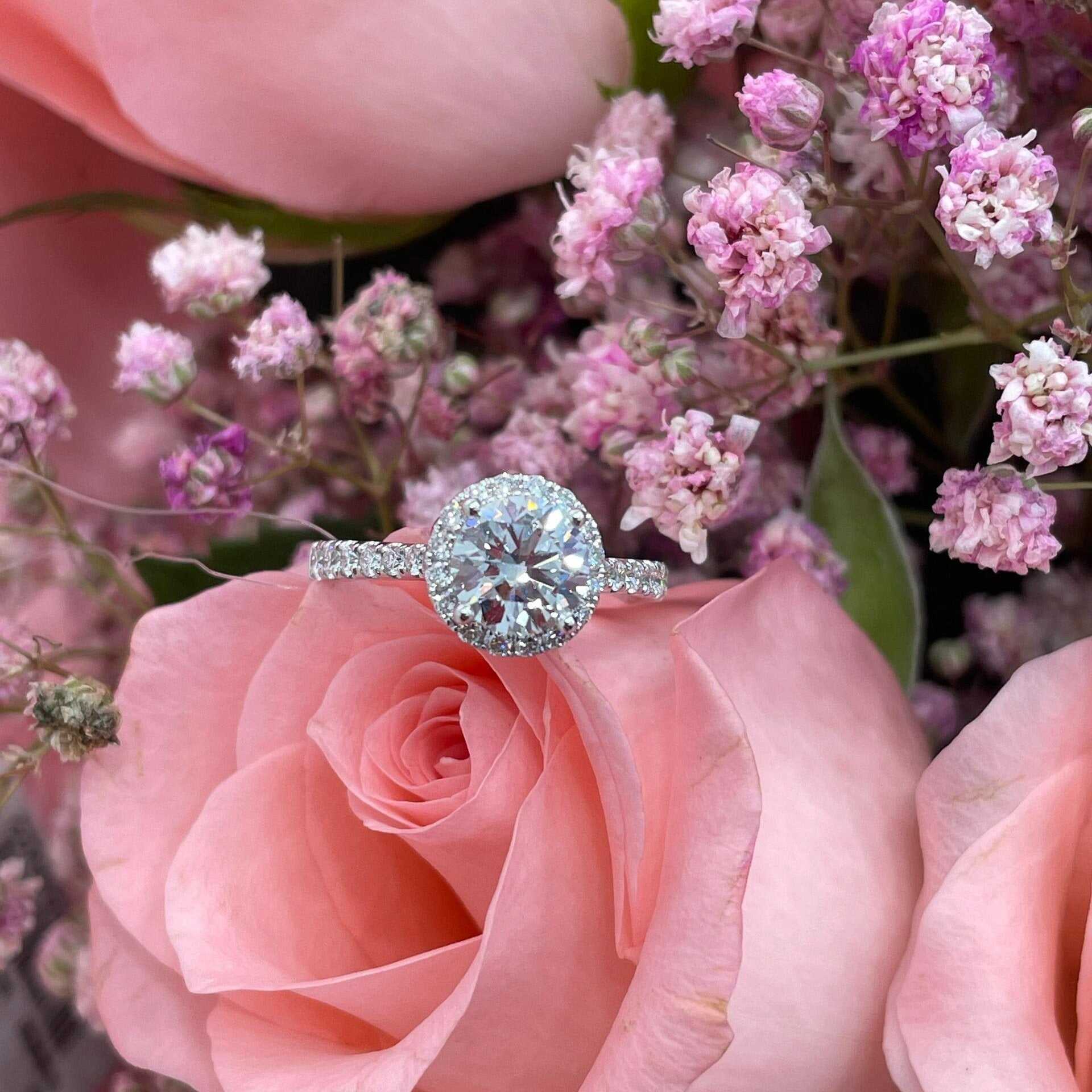 แพลตตินัมหนา 2 กะรัต สี D