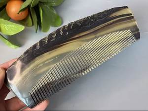 Peigne en corne naturelle de fabrication directe avec dents longues, pour le soin des cheveux et une coiffure élégante, idéal pour la dressing et la décoration intérieure, au meilleur prix. - Product Image 6