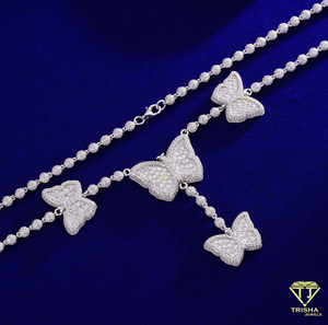 Collier papillon de luxe avec quatre motifs papillon brillants et sections ornées de perles, mode féminine glamour - Product Image 2