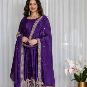 Kurti de Fiesta para Mujer Ramdev Trading, Moderno, de Seda Chinnon, con Bordado Pesado (Lentejuelas Dori de 3-5mm), Secado Rápido, para Todas las Temporadas, Corte Regular - Product Image 1