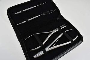Juego de 3 Pinzas de Acero Inoxidable de Alta Calidad para Extensiones de Cabello, Marca Perfect Locks, Aplicación de Cinta Adhesiva, Fuerte Sujeción, Color Personalizado - Product Image 3