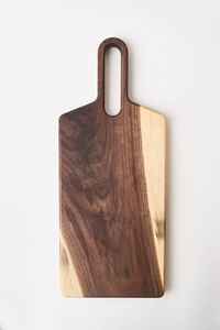 Elegante tabla de cortar de madera hecha de teca sostenible, ideal para cocinas modernas, para cortar carne, pan y verduras. - Product Image 4