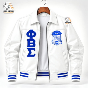 เสื้อผ้ากรีก แบรนด์ Phi Beta Sigma เสื้อแจ็คเก็ตบอมเบอร์ผู้ชายสีขาว ผ้ายีนส์ PU แห้งเร็ว สไตล์วินเทจ แต่งขอบสีน้ำเงิน ปักลายตราสัญลักษณ์ สไตล์พรีปปี้ - Product Image 4