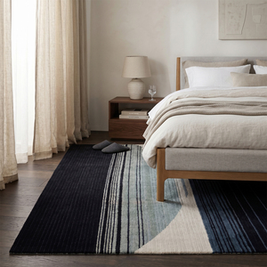 Tapis abstrait bleu marine, noir et ivoire, tapis moderne à rayures verticales pour salon, chambre et intérieurs d'hôtel - Product Image 3