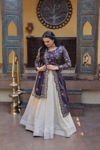 Lo Último en Vestidos de Boda Indios para Mujer con Lehenga Choli y Dupatta de Diseñador, Ideal para Ceremonias de Compromiso y Funciones Sangeet - Product Image 5