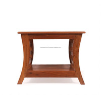 Solutions élégantes de style design moderne pour la maison avec une table en bois artisanale, élément central du style de vie de votre communauté