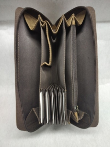 Portefeuille Pochette Femme en Cuir Hunter avec Porte-Cartes de Crédit, Porte-Document, Multiples Poches Zippées, RFID, Cuir Crazy Horse, Export Inde - Product Image 4