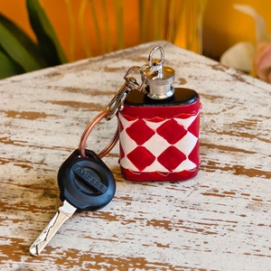 Mini Botellas de Cadera de Cuero Genuino Venus Premium con Diseño a Cuadros, Nuevas Tapas Metálicas, Ligeras, Resistentes e Impermeables - Product Image 2