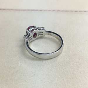 Anillo de Compromiso y Boda para Mujer con Diamante Blanco Natural de Corte Baguette Redondo de 0.30 Ct y Rubí Ovalado, Plata de Ley 925, Venta al Por Mayor - Product Image 2