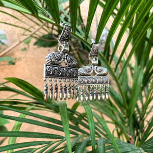 Boucles d'oreilles en argent oxydé pour femmes, bijoux pour usage quotidien, disponibles en gros au meilleur prix, cadeau de mariage. - Product Image 1