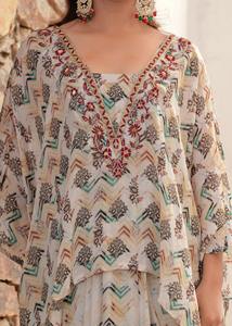 Ensemble kaftan et jupe drapée brodés Zardozi ivoire, style fusion - Product Image 3