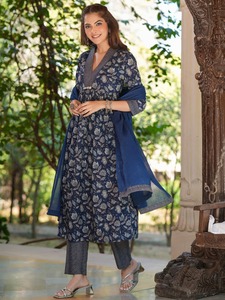 Conjunto de Kurta Anarkali con Motivo Floral Azul Marino para Mujer, con Dupatta Azul Sólido, Ropa Elegante de Fiesta Étnica India - Product Image 3