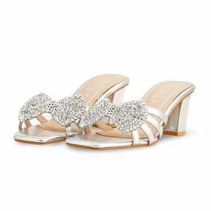 Pantoufles de sport argentées pour femme FN7955 - Product Image 3