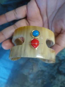 กำไลข้อมือเขาควายที่มีความซับซ้อนพร้อมไข่มุกสีรุ้งและลูกปัดเครื่องประดับที่ไม่ซ้ำกันสำหรับผู้หญิงกำไลข้อมือโดย fwe - Product Image 4