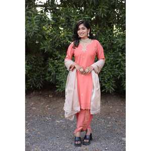 Hermoso Conjunto de Top, Pantalón y Dupatta de Algodón para Fiesta, Diseño Salwar Kameez - Product Image 4