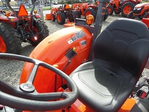 Tractor 2026 M5660SUHD 210HP 4WD con Transmisión por Engranajes, Equipo Premium Listo para Exportación, Suministro a Granel para Trabajo Pesado - Product Image 3