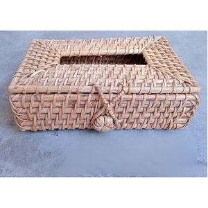 Boîte à mouchoirs en rotin naturel faite à la main, porte-serviettes en paille tressée, boîte distributrice de mouchoirs rectangulaire décorative pour la maison et l'hôtel - Product Image 1