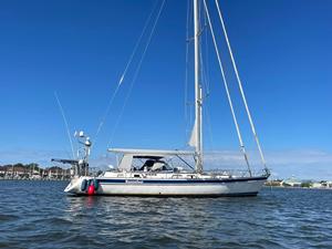 Modèle de bateau sur mesure fait main en bois de cèdre peint, série Hallberg-Rassy 62 (HR) de 30 pouces, décoration d'intérieur, marque OMH - Product Image 2