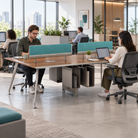 Banc de bureau pour 4 personnes, poste de travail en open space avec écrans et rangements pour le personnel de bureau d'entreprise