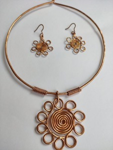 Ensemble de colliers uniques faits à la main en fil de cuivre de luxe, design en spirale, bijoux métalliques exquis, pour la remise des diplômes, la rentrée scolaire, la fête des mères - Product Image 3