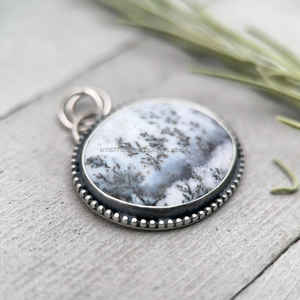 Colgante de plata esterlina 925 sólida, colgante de piedras preciosas de ópalo de dendrita, joyería hecha a mano, regalo de joyería de ópalo de dendrita para su madre - Product Image 5