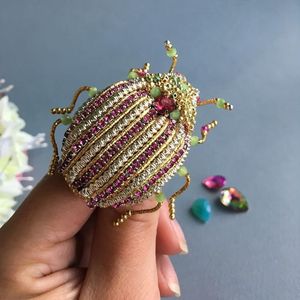 MD HANDICRAFTS Elegante Broche Bordado a Mano Sin Metal Inspirado en la Naturaleza y las Flores Silvestres para Bodas y Aniversarios - Product Image 2