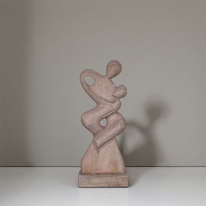 Escultura de madera hecha a mano Embrace of Souls, dos figuras abrazantes, decoración de Arte Moderno elegante para el hogar o propósito de regalo significativo - Product Image 1