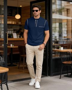 Camiseta de Manga Corta con Cuello en V para Hombre, Corte Ajustado, Color Azul Marino Sólido, Tejido de Algodón, Estilo Casual, con Bolsillo y Detalles en Contraste - Product Image 2