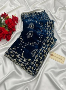 Exquisita Dupatta de Terciopelo Nupcial Color Verde Azulado con Bordado Floral de Zari Dorado en Toda la Superficie, Chal de Boda, Estola para Bodas Exquisitas - Product Image 2