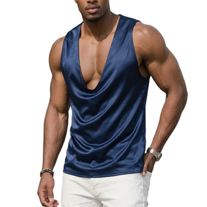 Débardeurs de luxe en satin drapé à col profond sans manches pour hommes, coupe athlétique personnalisée, vente en gros en vrac - Product Image 3